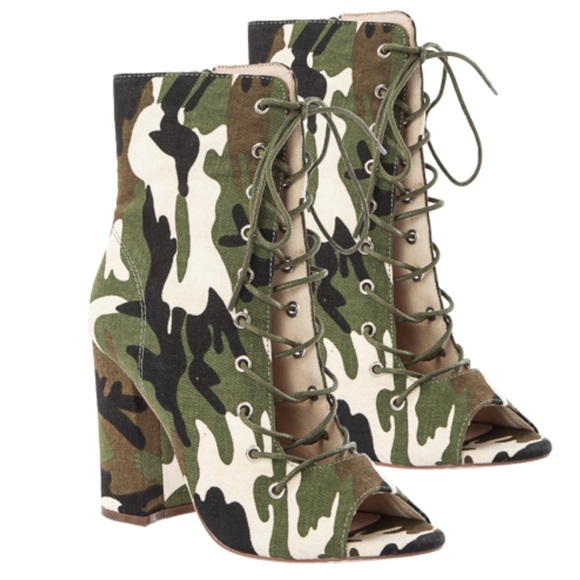 Chase & Chloe Peep Toe Lace-Up Ankle Booties Camo Canvas Block Heels Women’s 8W - Picture 1 of 9